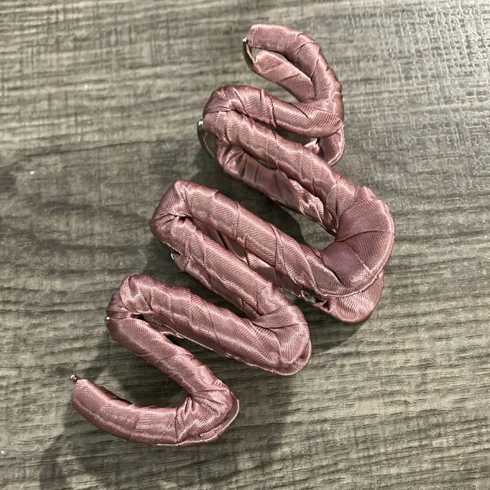 Wavy Claw Clip Rose